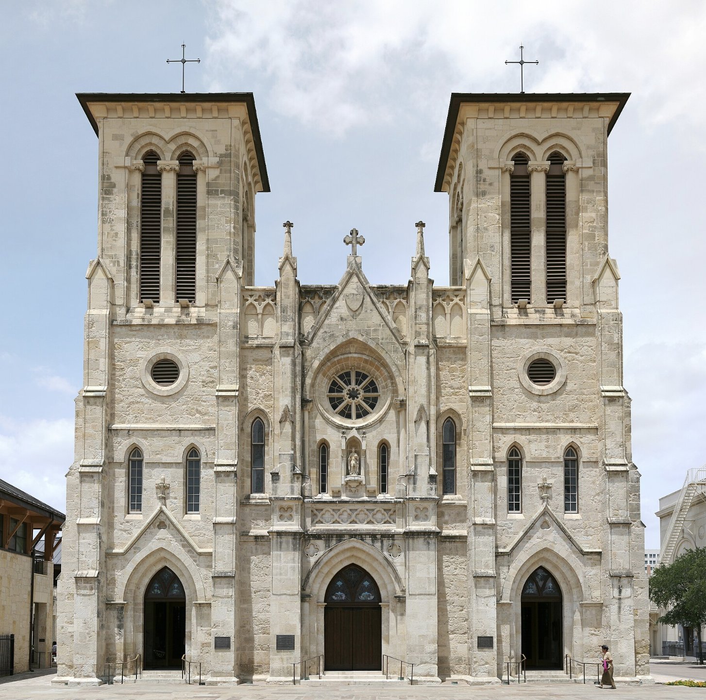 San Fernando Cathedral (Wikipedia)